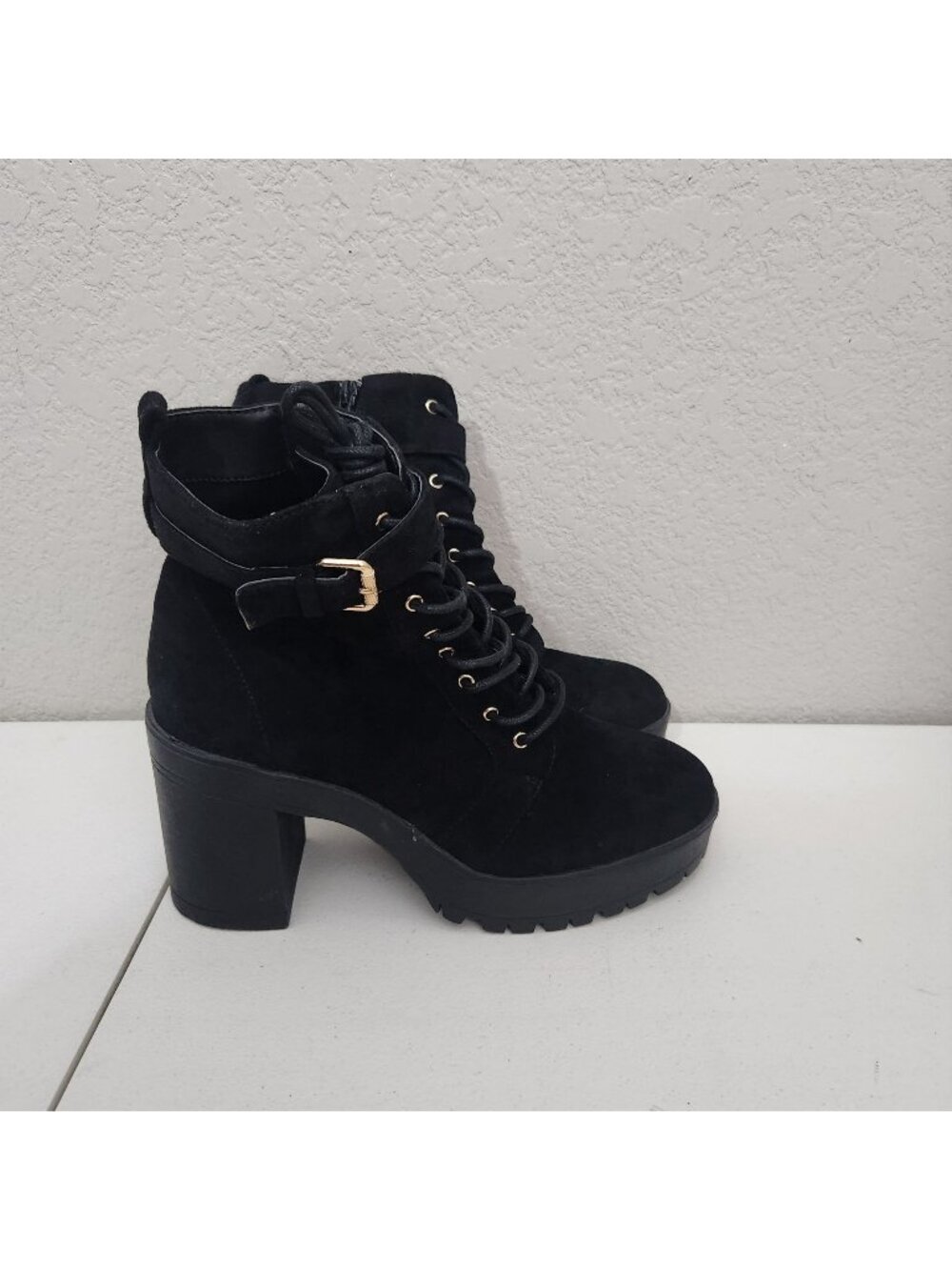 Forever 21 Black Faux Suede Lace-Up Chunky Heel Boots Size 9 Zipper & Buckle Str